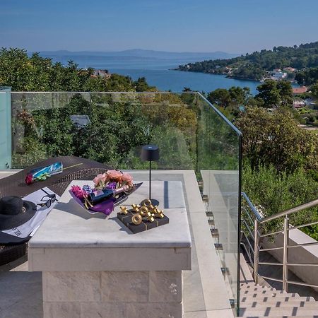Uniquely Designed Villa Ivana With Outdoor Jacuzzi Nearby The Pebble Banje Beach At The Island Of Solta Rogač Buitenkant foto