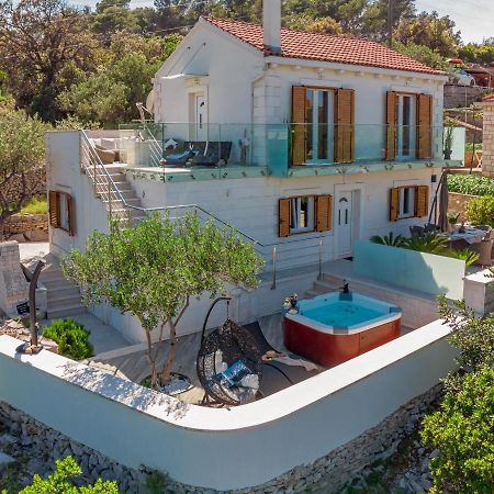 Uniquely Designed Villa Ivana With Outdoor Jacuzzi Nearby The Pebble Banje Beach At The Island Of Solta Rogač Buitenkant foto