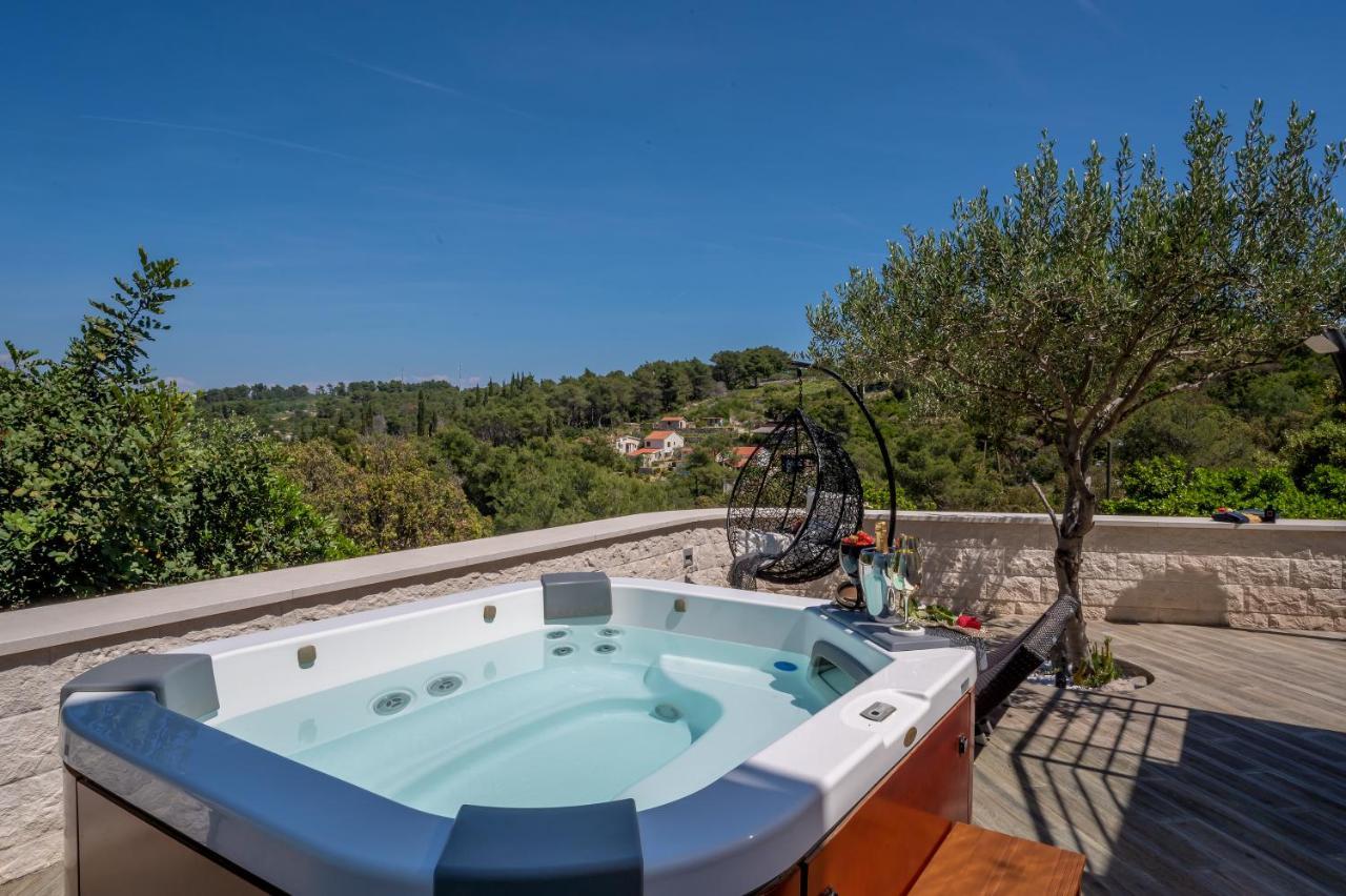 Uniquely Designed Villa Ivana With Outdoor Jacuzzi Nearby The Pebble Banje Beach At The Island Of Solta Rogač Buitenkant foto