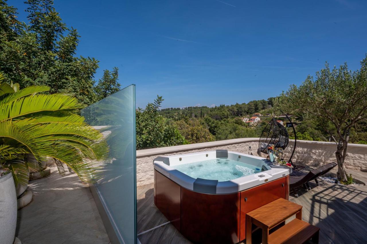 Uniquely Designed Villa Ivana With Outdoor Jacuzzi Nearby The Pebble Banje Beach At The Island Of Solta Rogač Buitenkant foto
