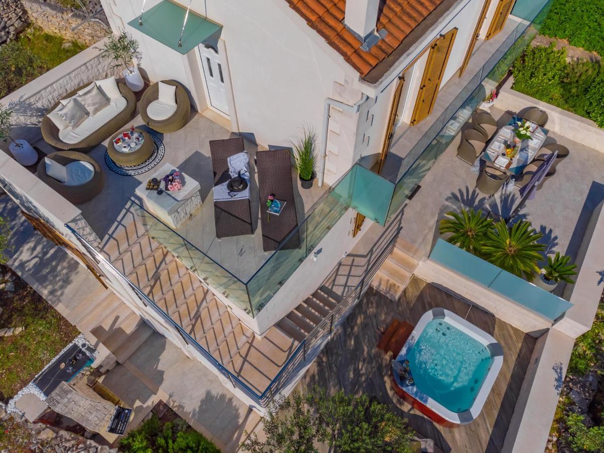 Uniquely Designed Villa Ivana With Outdoor Jacuzzi Nearby The Pebble Banje Beach At The Island Of Solta Rogač Buitenkant foto
