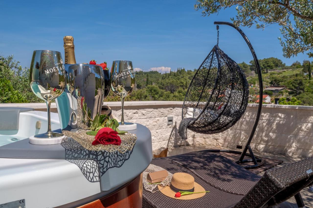 Uniquely Designed Villa Ivana With Outdoor Jacuzzi Nearby The Pebble Banje Beach At The Island Of Solta Rogač Buitenkant foto
