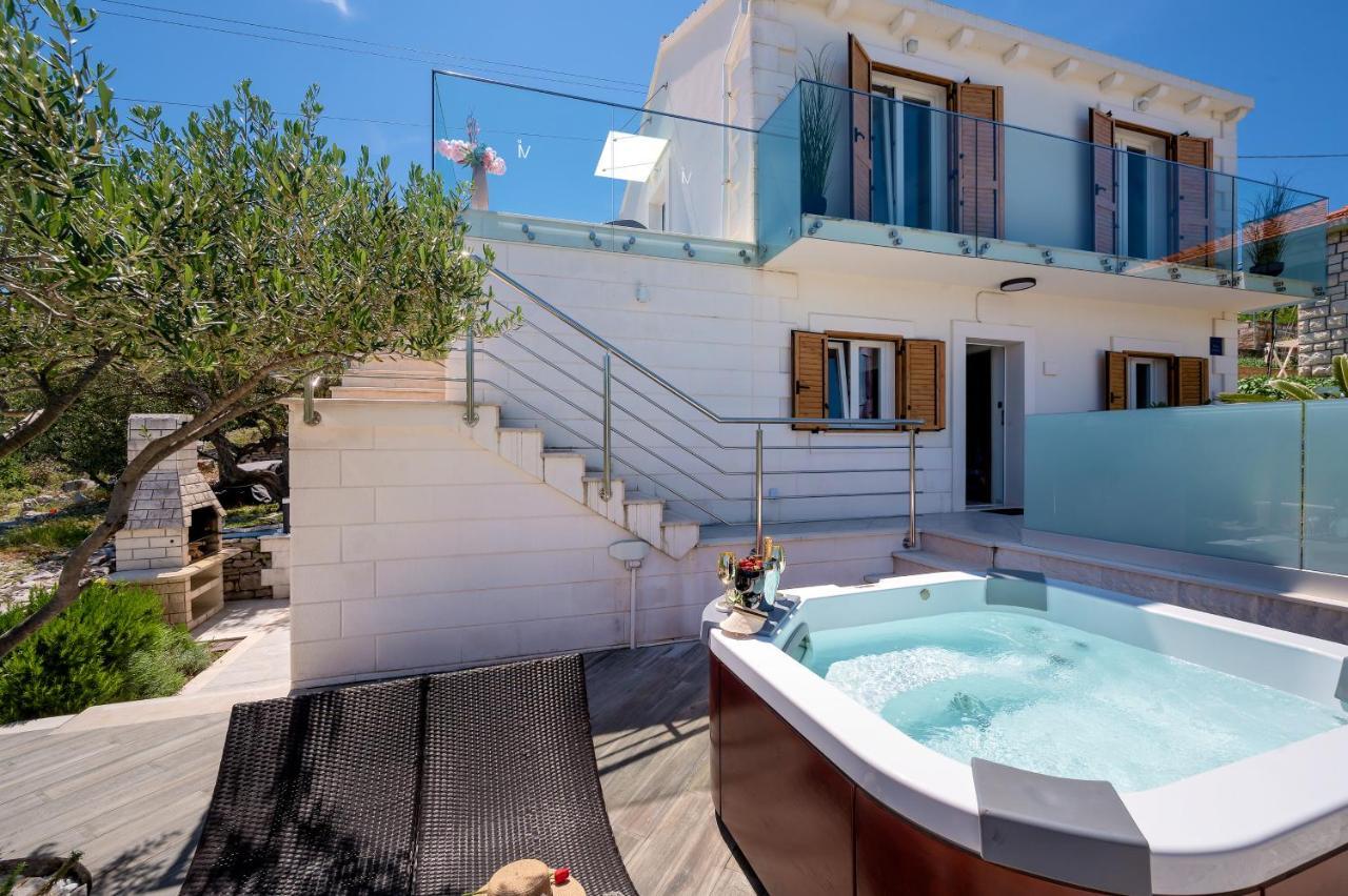 Uniquely Designed Villa Ivana With Outdoor Jacuzzi Nearby The Pebble Banje Beach At The Island Of Solta Rogač Buitenkant foto