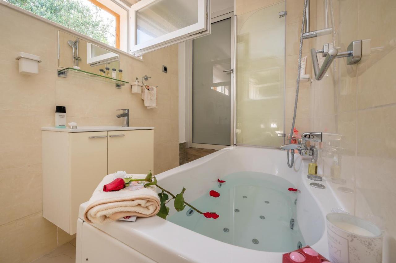 Uniquely Designed Villa Ivana With Outdoor Jacuzzi Nearby The Pebble Banje Beach At The Island Of Solta Rogač Buitenkant foto