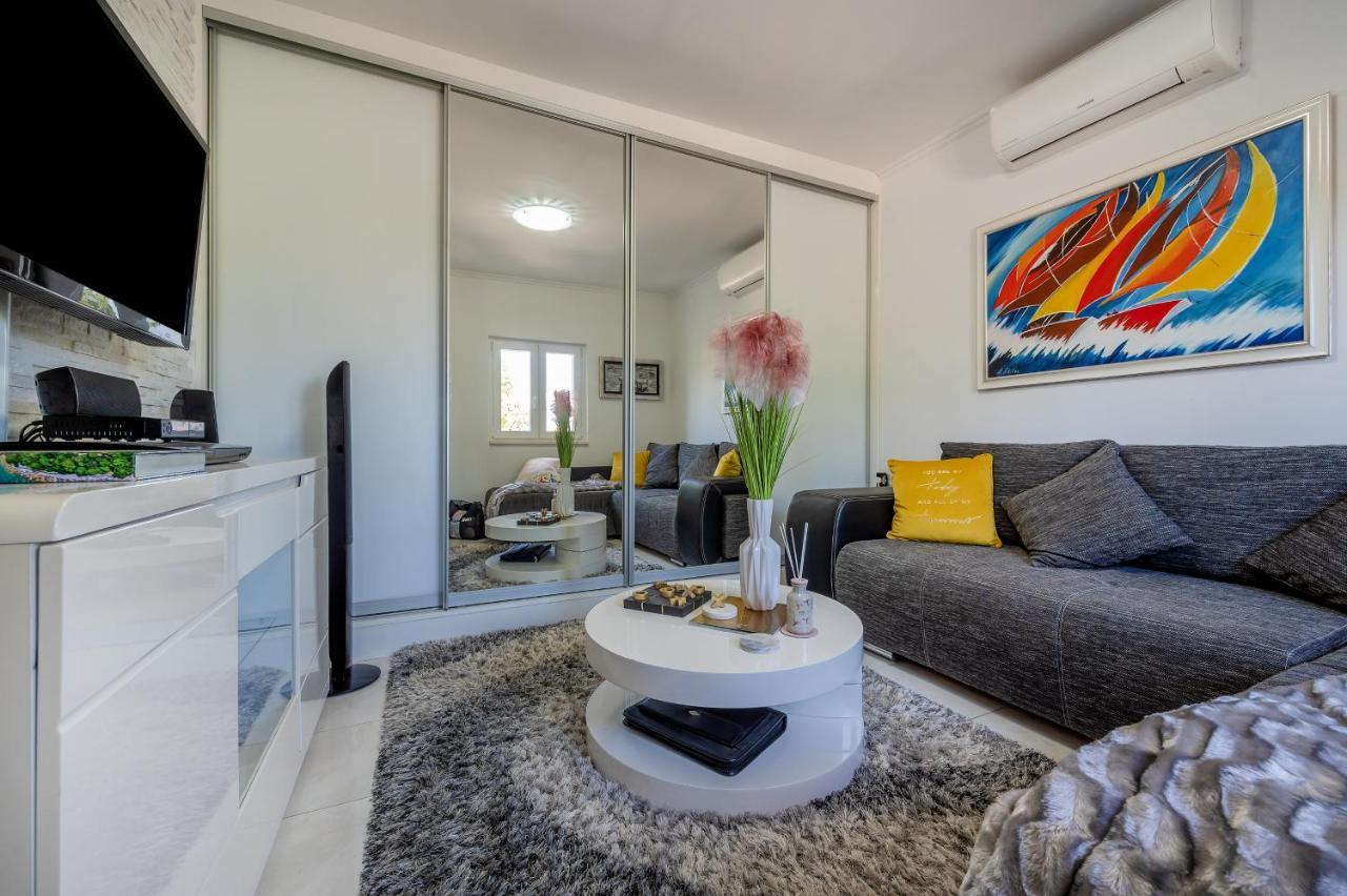Uniquely Designed Villa Ivana With Outdoor Jacuzzi Nearby The Pebble Banje Beach At The Island Of Solta Rogač Buitenkant foto