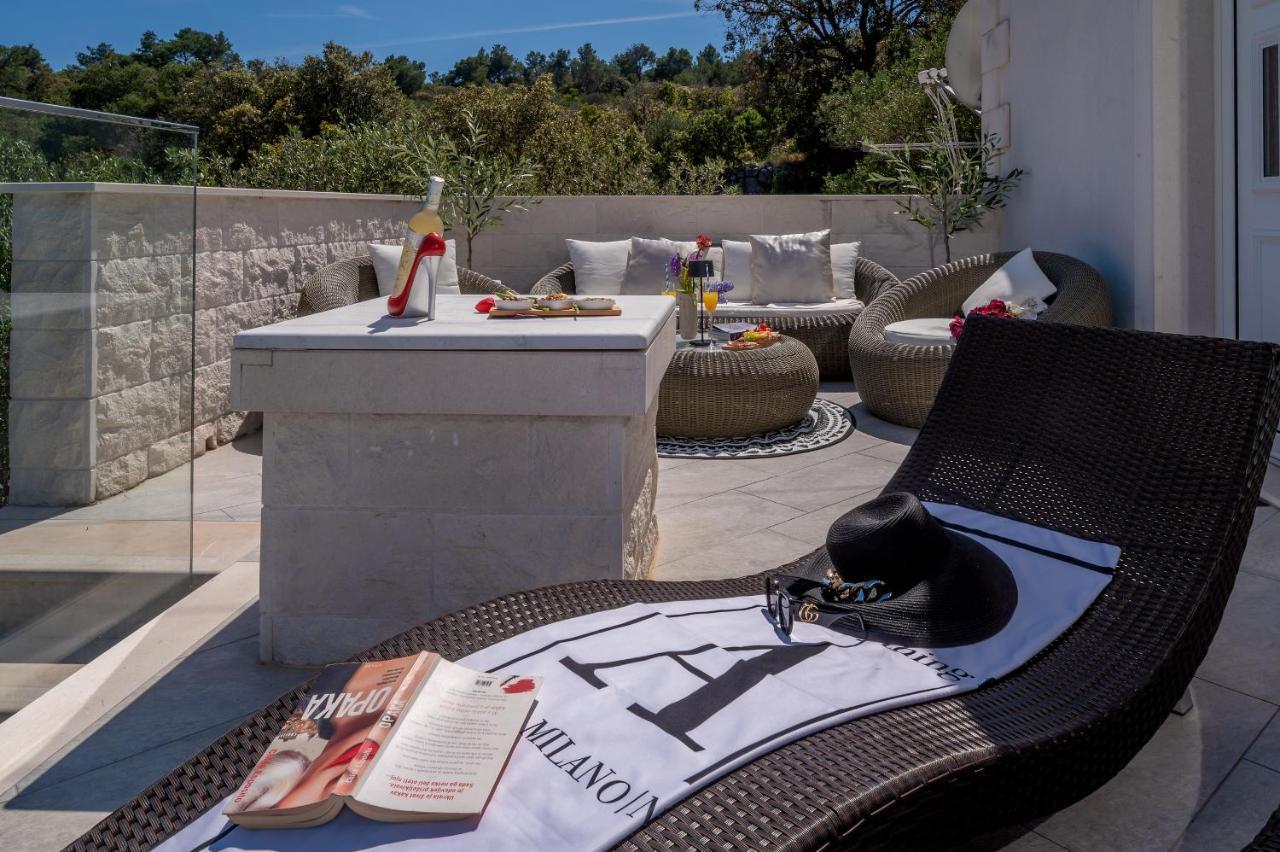 Uniquely Designed Villa Ivana With Outdoor Jacuzzi Nearby The Pebble Banje Beach At The Island Of Solta Rogač Buitenkant foto
