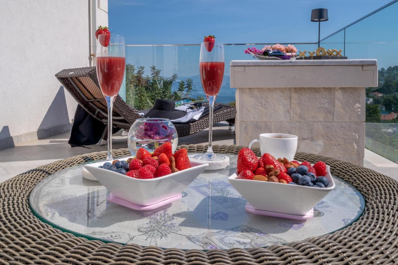 Uniquely Designed Villa Ivana With Outdoor Jacuzzi Nearby The Pebble Banje Beach At The Island Of Solta Rogač Buitenkant foto