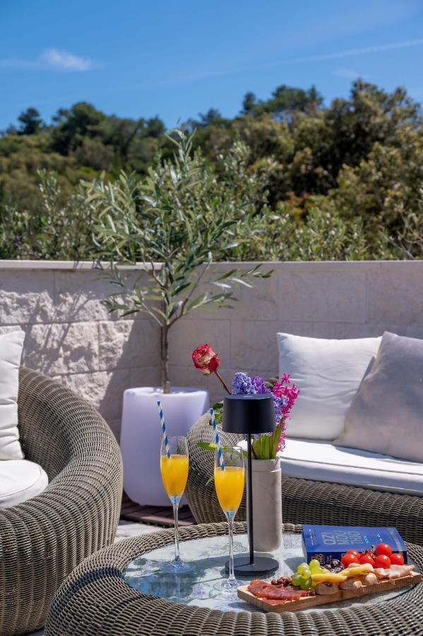 Uniquely Designed Villa Ivana With Outdoor Jacuzzi Nearby The Pebble Banje Beach At The Island Of Solta Rogač Buitenkant foto
