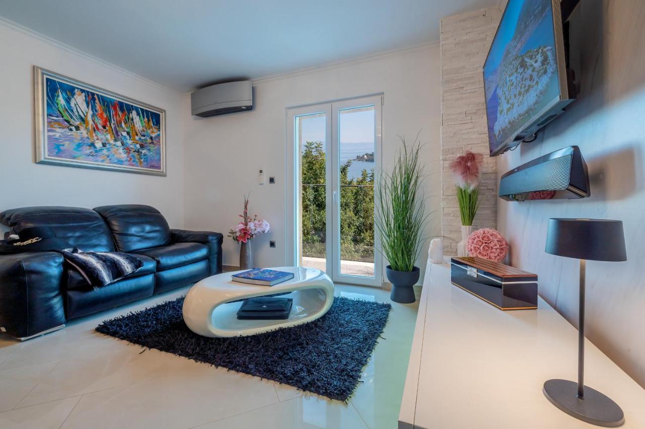 Uniquely Designed Villa Ivana With Outdoor Jacuzzi Nearby The Pebble Banje Beach At The Island Of Solta Rogač Buitenkant foto