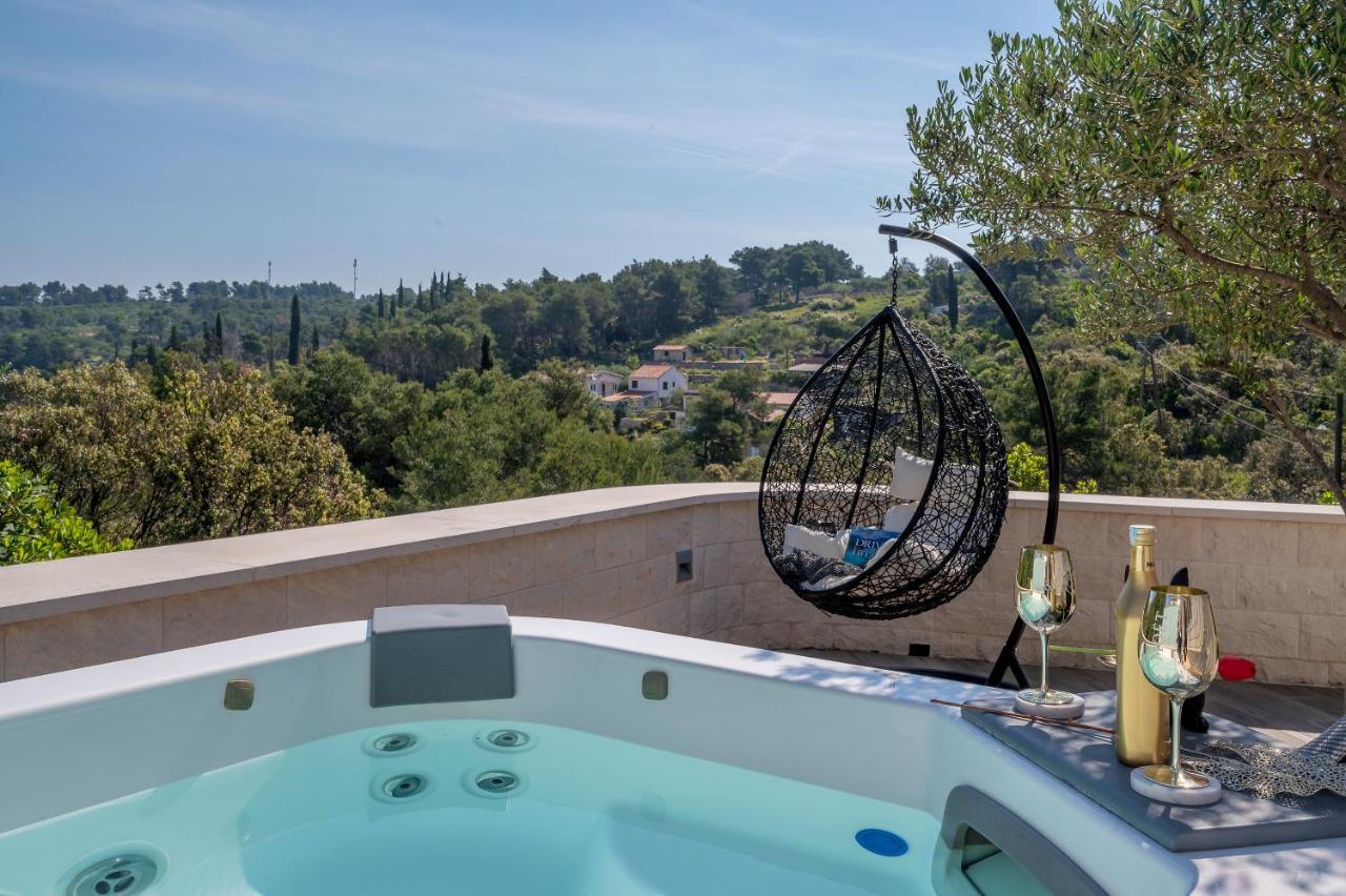 Uniquely Designed Villa Ivana With Outdoor Jacuzzi Nearby The Pebble Banje Beach At The Island Of Solta Rogač Buitenkant foto