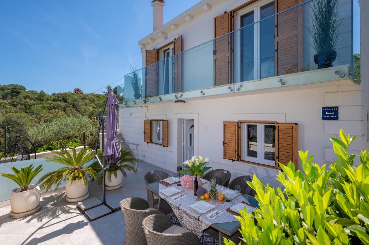 Uniquely Designed Villa Ivana With Outdoor Jacuzzi Nearby The Pebble Banje Beach At The Island Of Solta Rogač Buitenkant foto